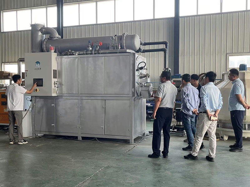 刮板式蒸發(fā)器-客戶來廠考察